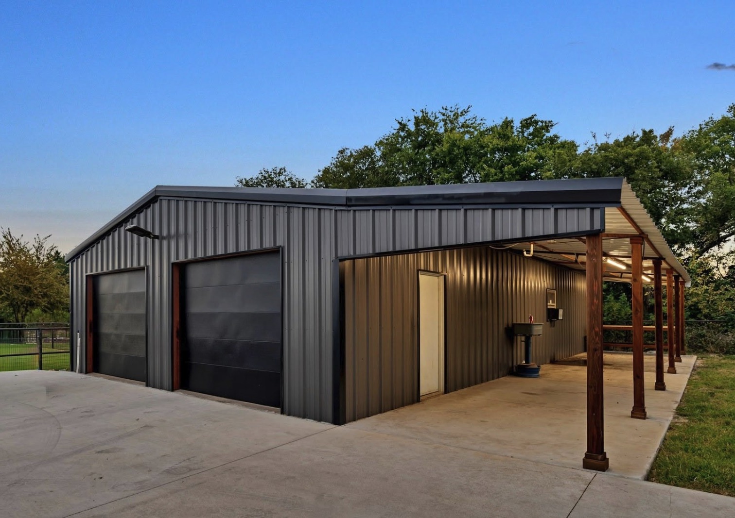 Metal building with covered breezeway and finished entry